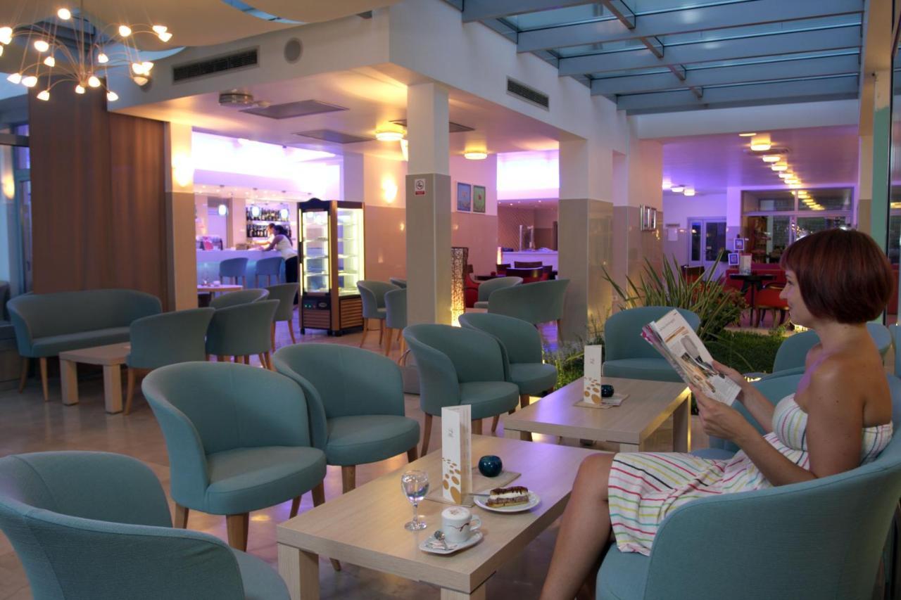 Hotel Quercus Дрвеник Екстер'єр фото