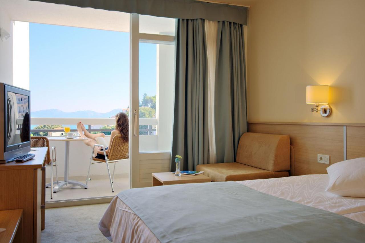 Hotel Quercus Дрвеник Екстер'єр фото