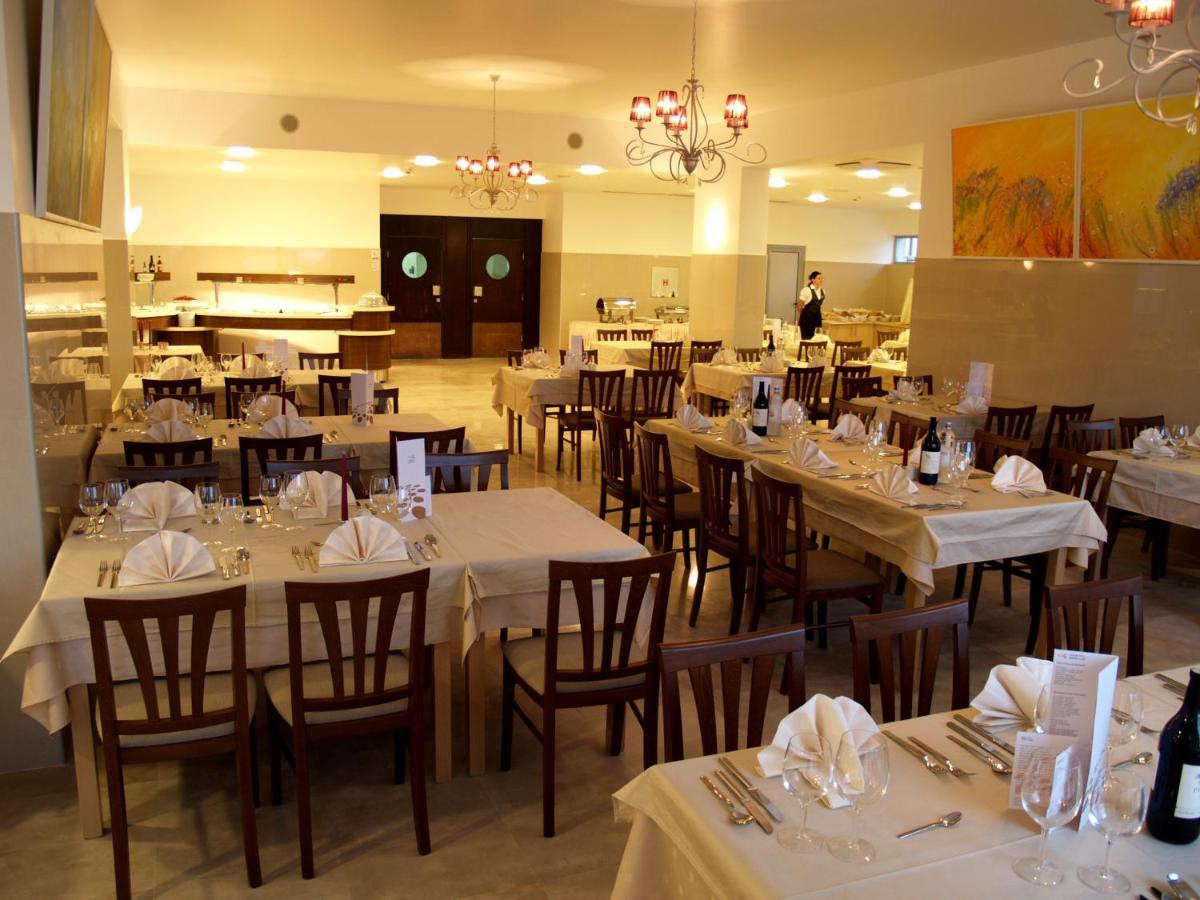 Hotel Quercus Дрвеник Екстер'єр фото