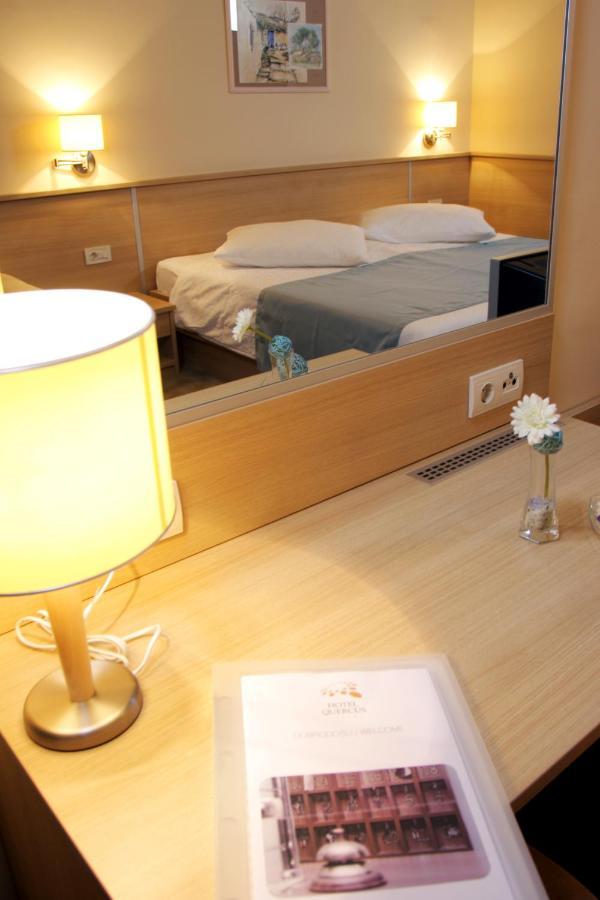 Hotel Quercus Дрвеник Екстер'єр фото