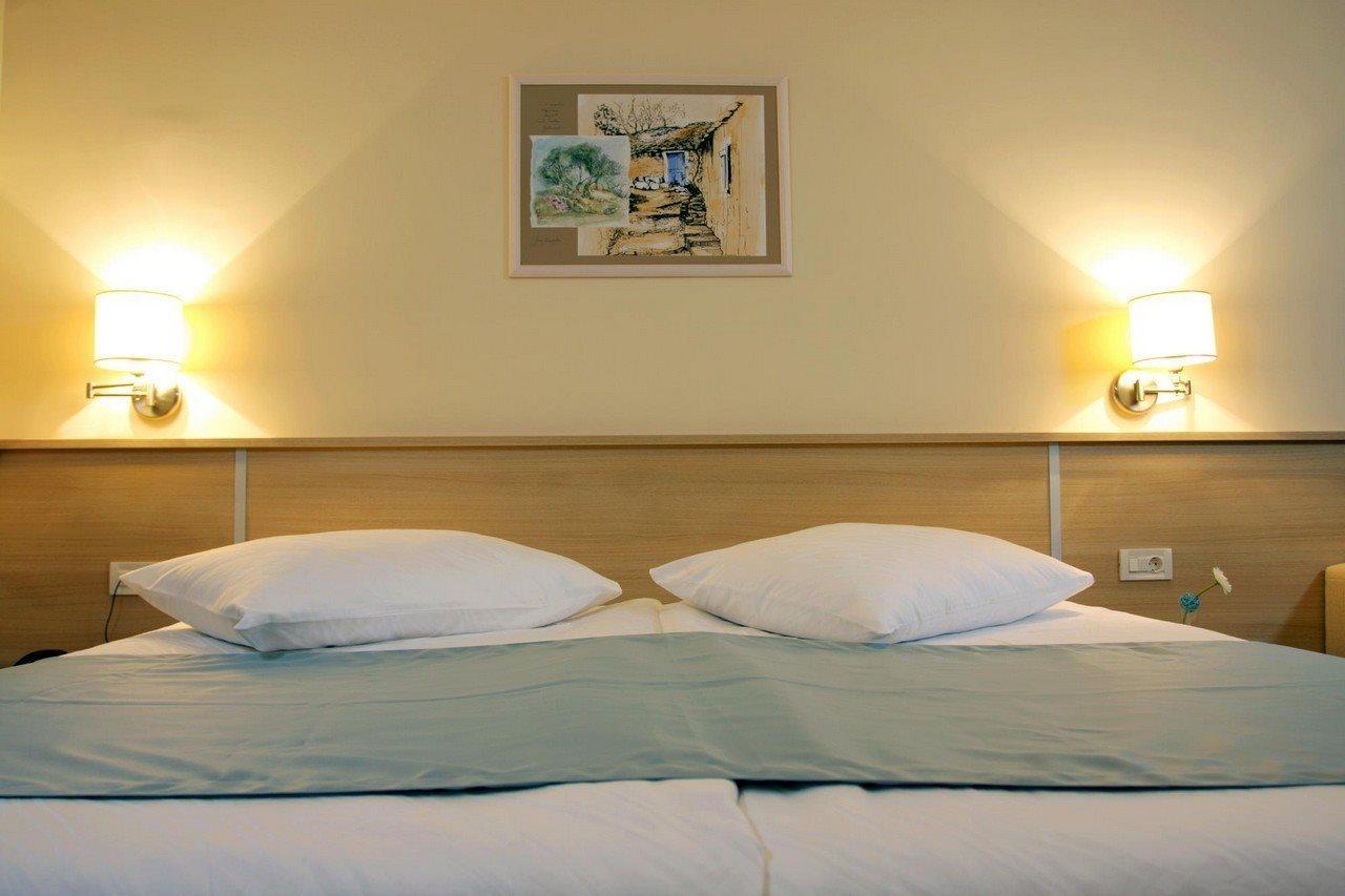 Hotel Quercus Дрвеник Екстер'єр фото