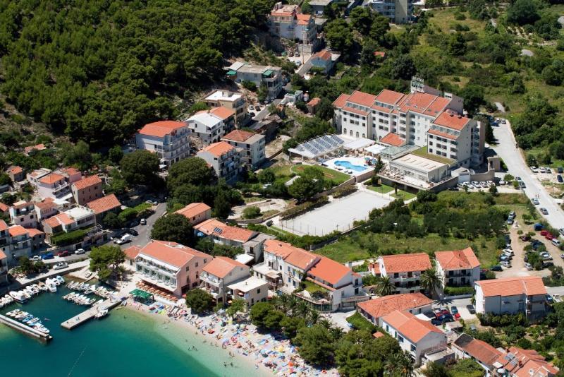 Hotel Quercus Дрвеник Екстер'єр фото