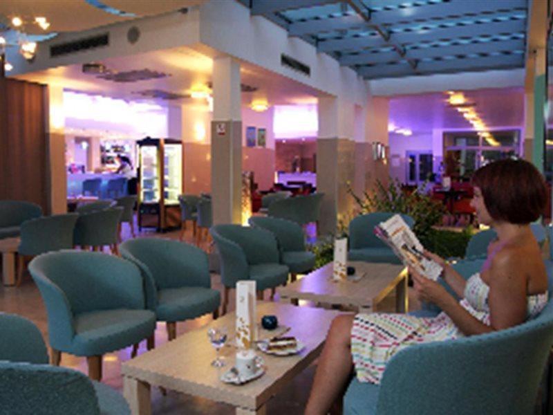 Hotel Quercus Дрвеник Екстер'єр фото