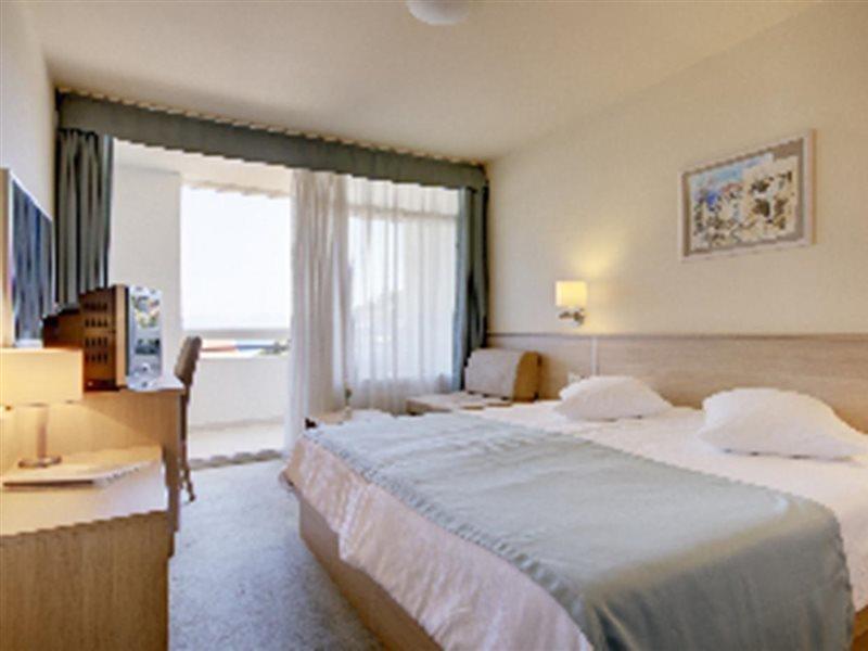 Hotel Quercus Дрвеник Екстер'єр фото